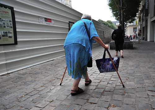 mayen Mujer anciana