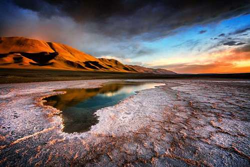 tierra Salinas Grandes al Atardecer en Salta, Argentina