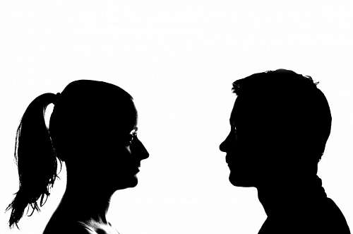 problema Silueta hombre y mujer 