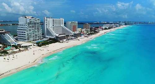 mexico paisaje aéreo de la zona hotelera de Cancún con el cielo nublado, Mexico, Caribe