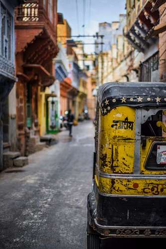balcon Paisaje de cuidad en una calle tipica de la India