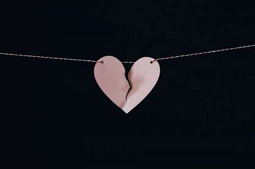Corazón de papel roto 