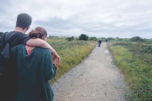 para dos personas Caminata romántica por el campo