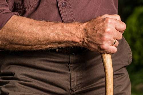 adulto mayor Anciano con baston