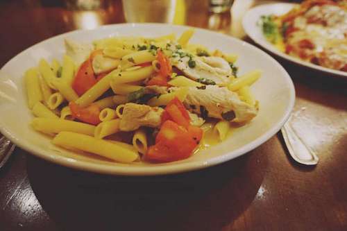 italiano Plato de Penne Rigate en restaurante