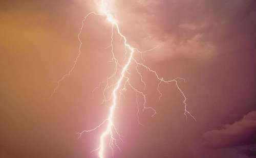 ray Rayo en medio de una tormenta