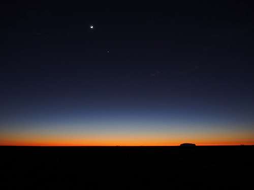 cima Primer estrella en el horizonte