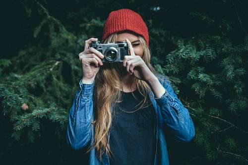 Mujer tomando fotografia