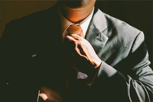 ejecutando Hombre con traje