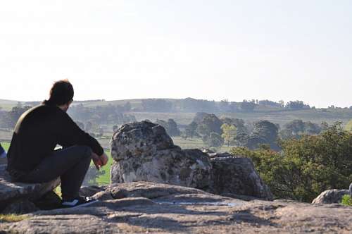 una perona, hombre, paisaje, montaña, horizonte, relax, libertad, adulto, mirando, tranquilidad, quietud, 