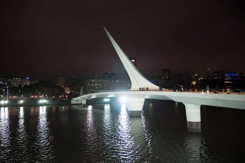 puerta de la ciudad Puente De La Mujer