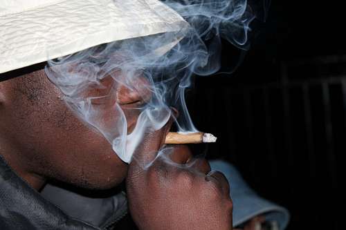 adiccion Hombre fumando