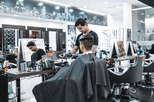 estilo masculino dos hombres en una barbería