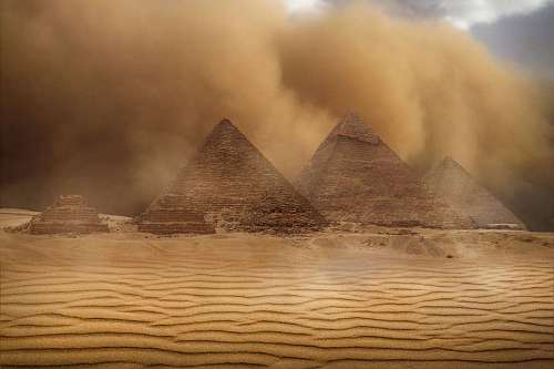 tormenta Tormenta de arena en las piramides de egipto