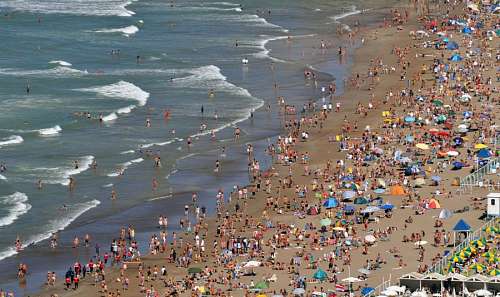 gran grupo de personas Mar del Plata, Buenos Aires, Argentina
