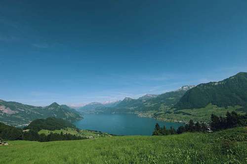 suizos Montañas de Suiza - Vista desde el verano de la montaña suiza.
