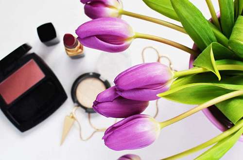 glamour Flor Lila  y cosmeticos 