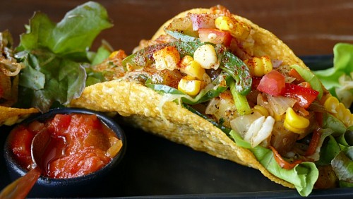 mexico Taco mexicano con salsa de tomates