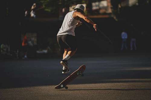 parque Hombre saltando en skate