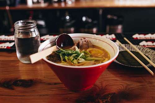 aislado Sopa Ramen con fideos