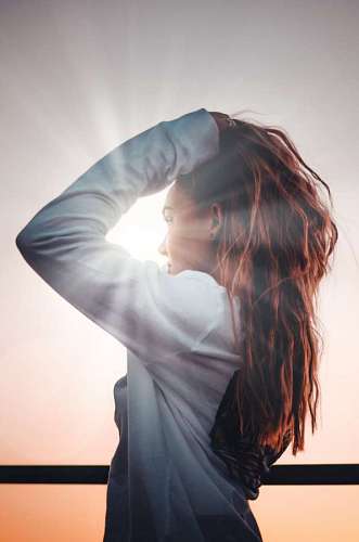 actitud Mujer mirando el horizonte