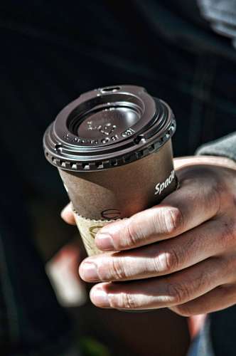 Cafe en la mano