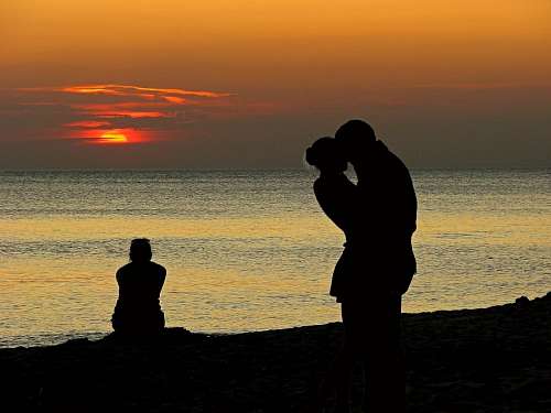 enamorado Pareja de enamorados al atardecer