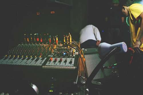 tecnico consola de sonido