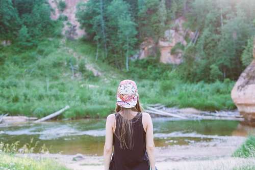 Mujer en el rio