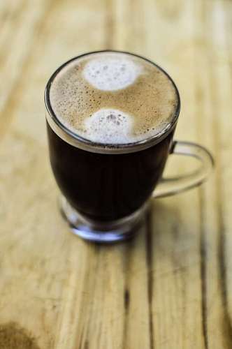 El café expreso sobre fondo de Madera