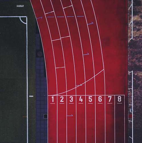 vista aérea de una pista de atletismo vacia