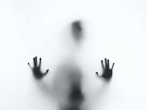 tristeza Silueta de una persona, concepto de tristeza