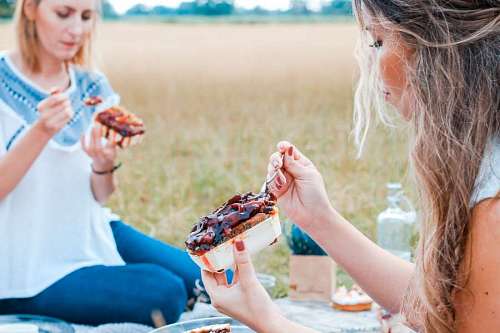 dos personas picnic