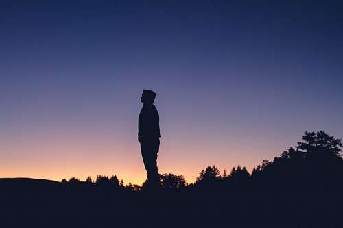 trekking Hombre al atardecer