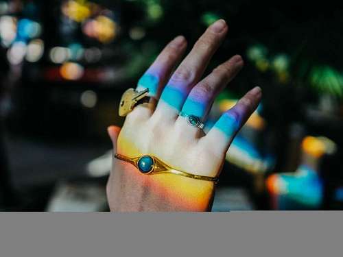 arcoiris Uñas con luz de arcoiris 