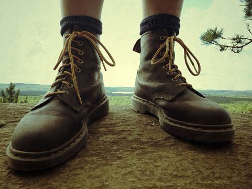 Hombre con Zapatos Borsegos