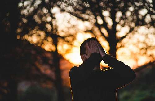 tristeza Hombre triste al atardecer