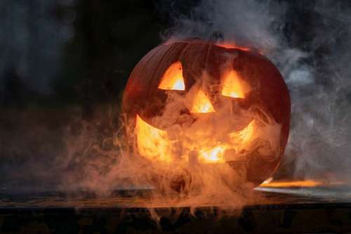 completo Calabaza iluminada en Halloween