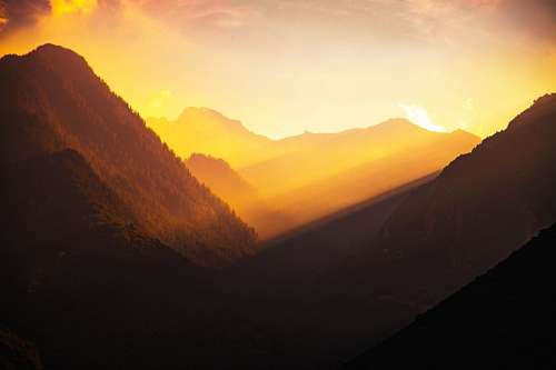 ocaso Atardecer en la montaña