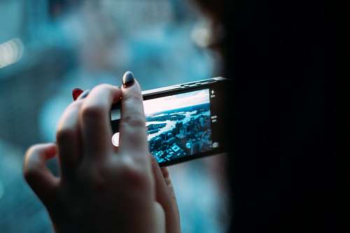 Mujer con Celular