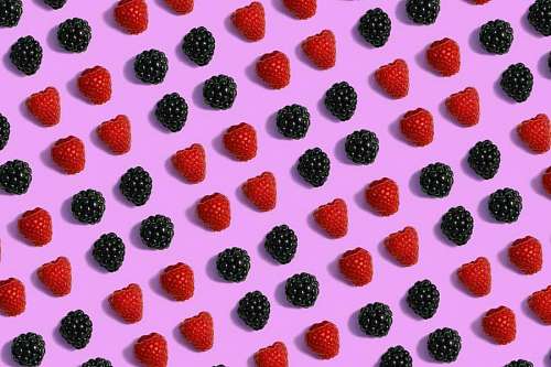 vector Fondo con patron de frutillas y moras silvestres
