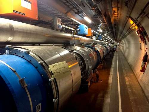 futurista LHC, Colisionador de Hadrones