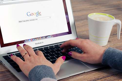 google Mujer con Laptop