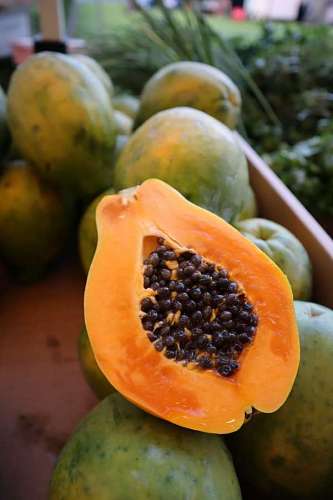 Papaya fresca en el mercado