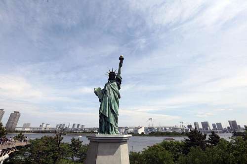 japones La réplica de la Estatua de la Libertad también se encuentra en Tokio. Se llama Odaiba Estatua de la Libertad.