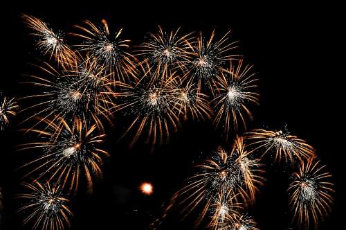 explosion Celebración con fuegos artificiales en Año nuevo 2017