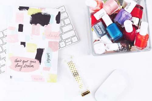esmalte Esmaltes de uñas y cuaderno 