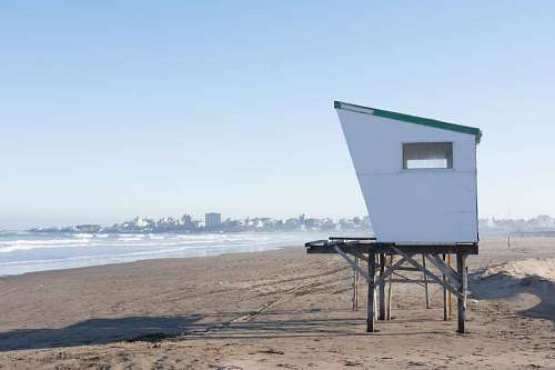 caseta de vigilancia en la playa
