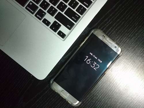 lugar de trabajo Escritorio con Notebook y Smartphone