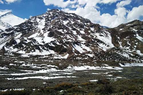 montanas nevadas Montaña nevada en Mendoza, Argentina